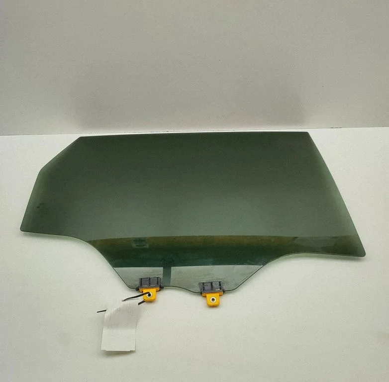 Rear door window glass 1332366100