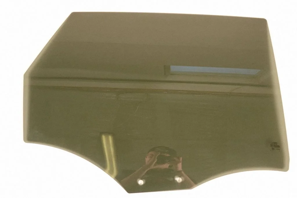 Rear door window glass – right