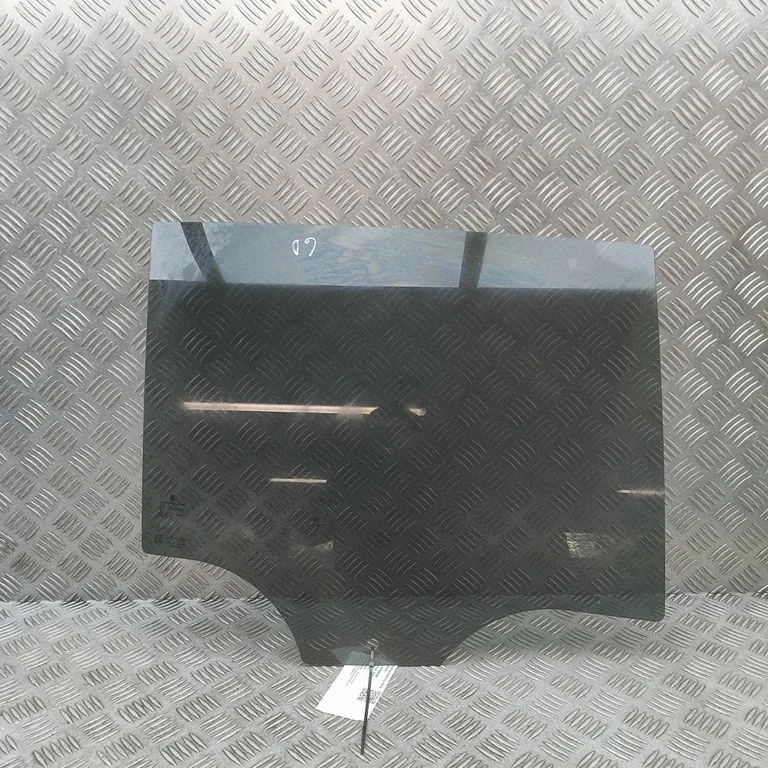 Rear door window glass 5LG845206A