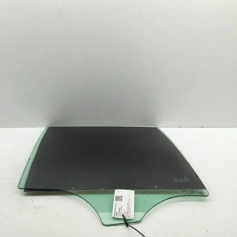 Rear door window glass 7430936