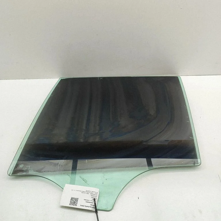 Rear door window glass 7430935