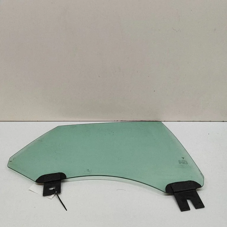 Rear door window glass 600657100D