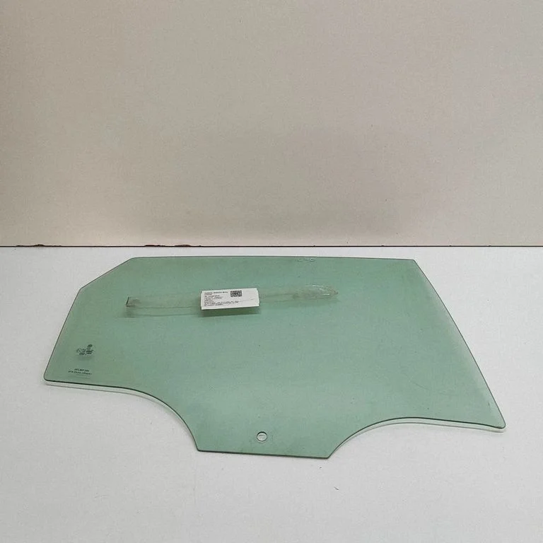 Rear door window glass 2G4845206