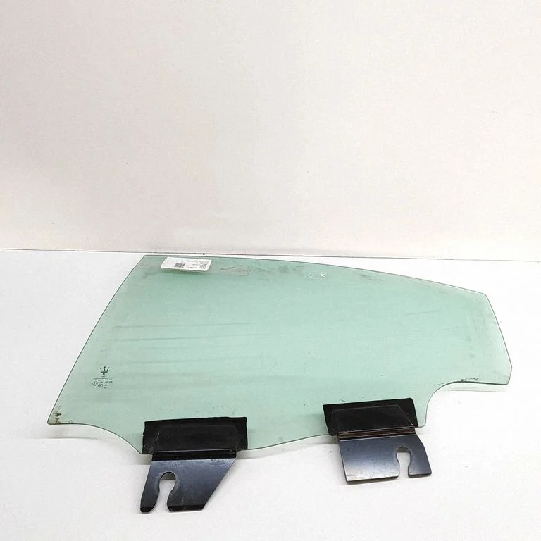 Rear door window glass 670038124