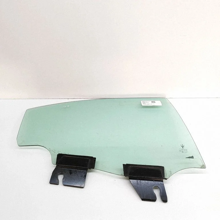 Rear door window glass 670038121