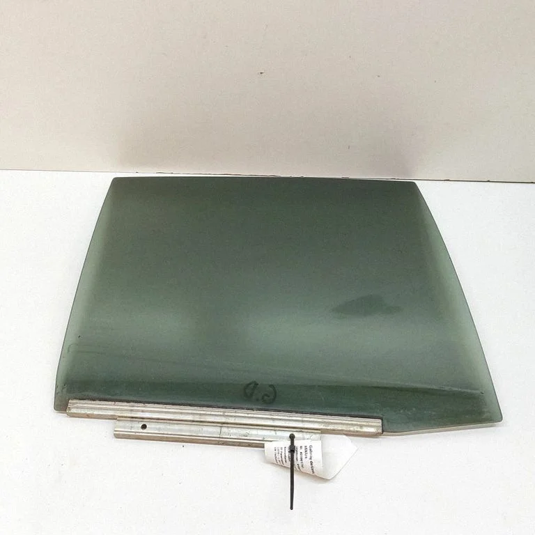 Rear door window glass 6811376020