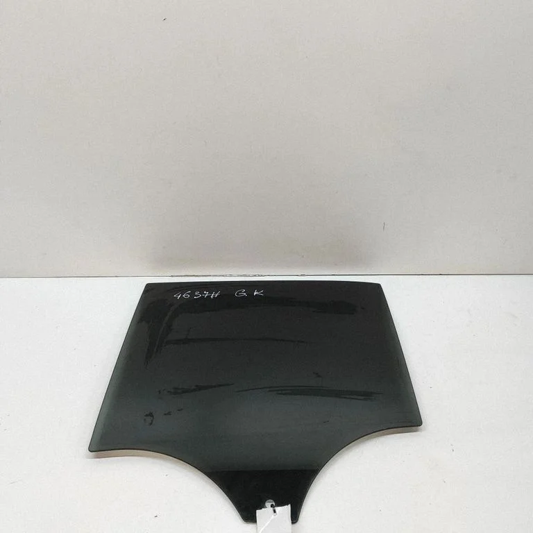 Rear door window glass 43R009545