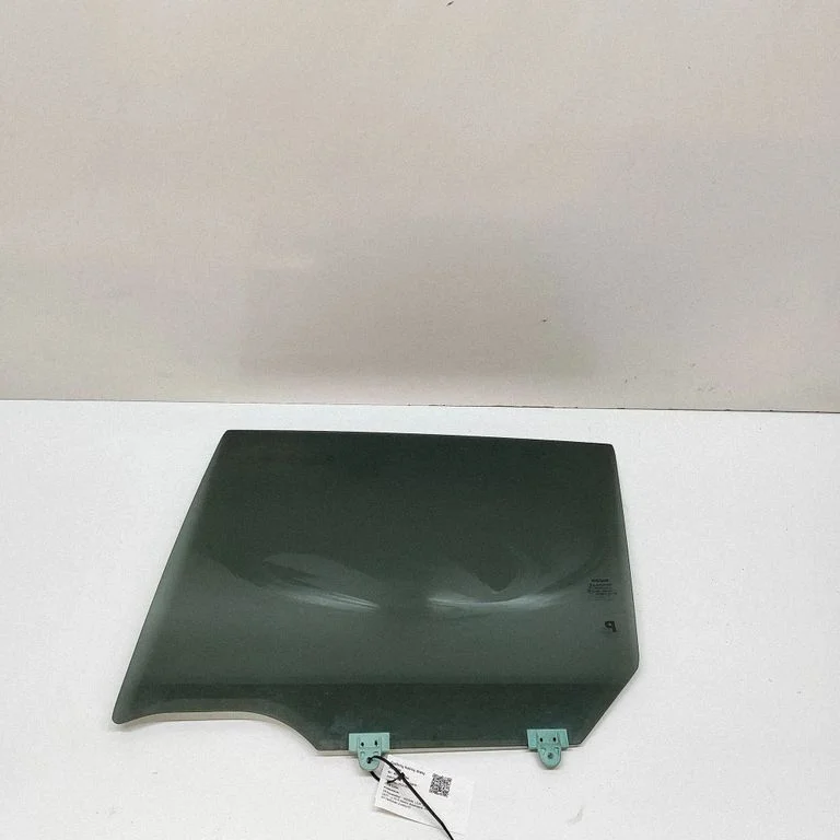 Rear door window glass 823003NL2A