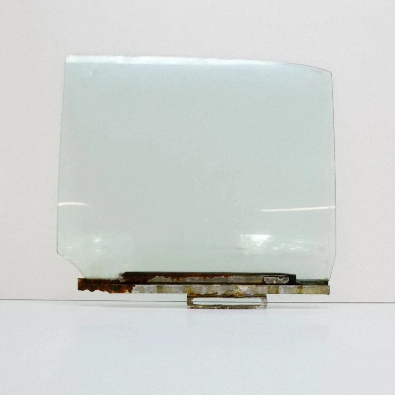 Rear door window glass 1087350309