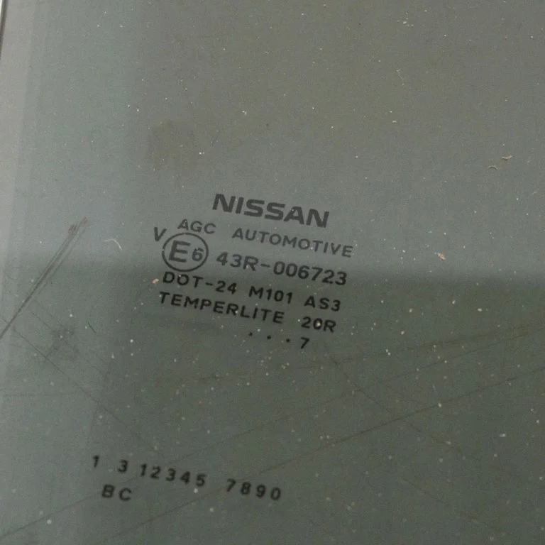 Rear door window glass – right