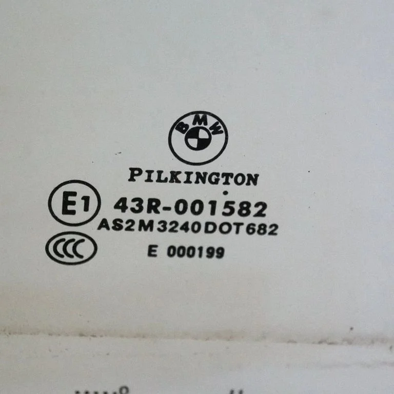 Rear door window glass 43R001582