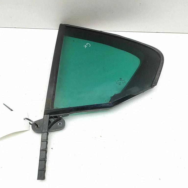 Mazais „A" aizmugurējo durvju stikls 3G5845213B