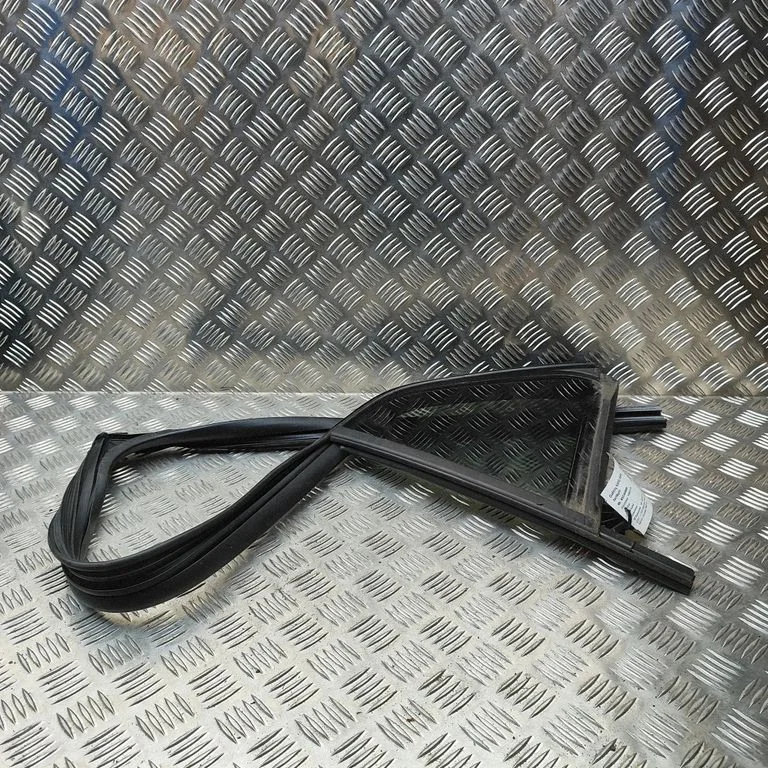 Rear vent window glass 83530R2010