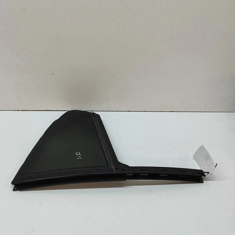 Rear vent window glass J9D325829B