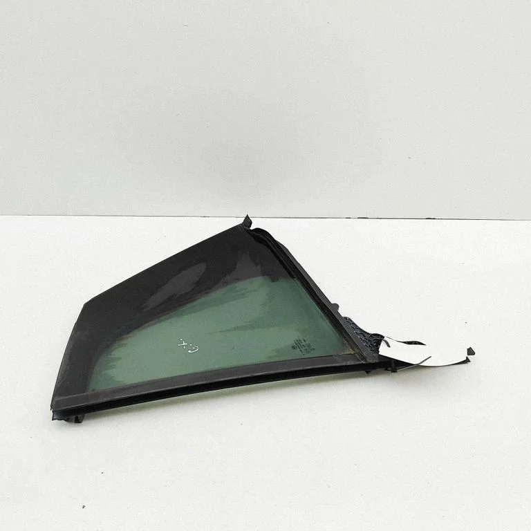 Väike „A" tagaukse klaas 43R01351