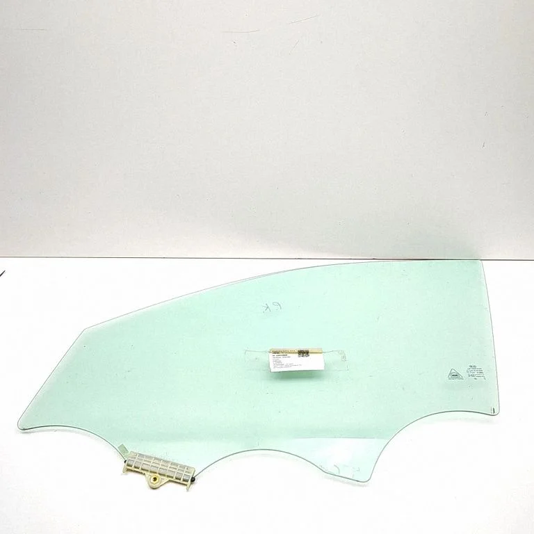 Galvenais priekšējo durvju stikls (četrdurvju) 82410G5020