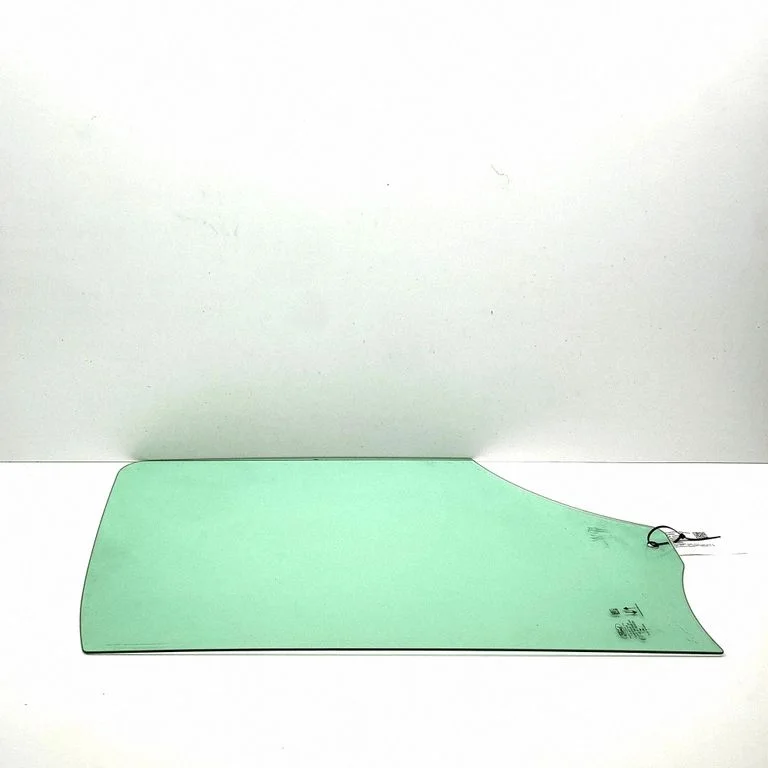 Front door window glass four-door KK31V21411A