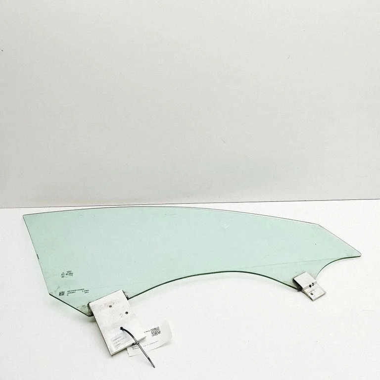 Front door window glass four-door 43R000313