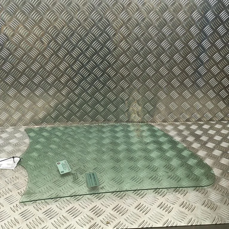 Front door window glass four-door 6000618373