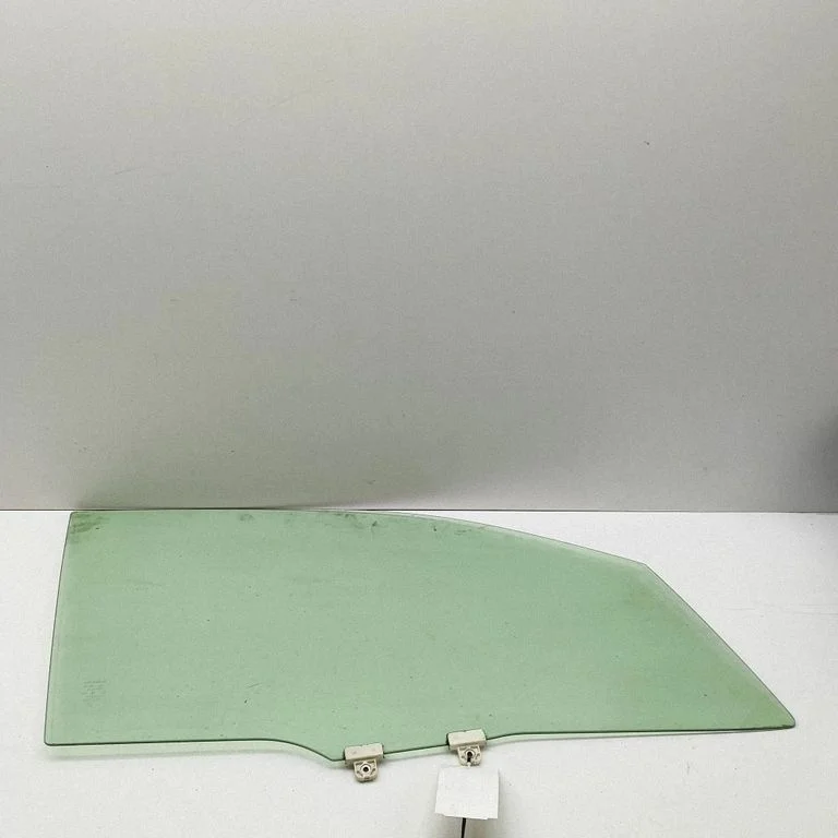 Galvenais priekšējo durvju stikls (četrdurvju) 61011SJ000