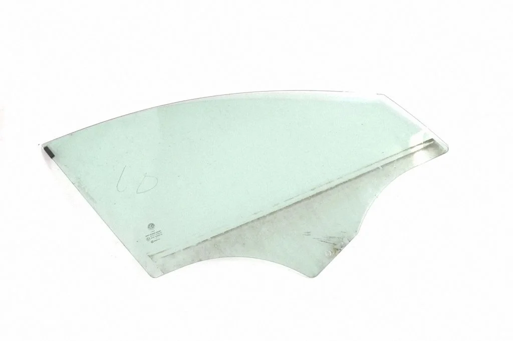 Galvenais priekšējo durvju stikls (četrdurvju) 43R000016