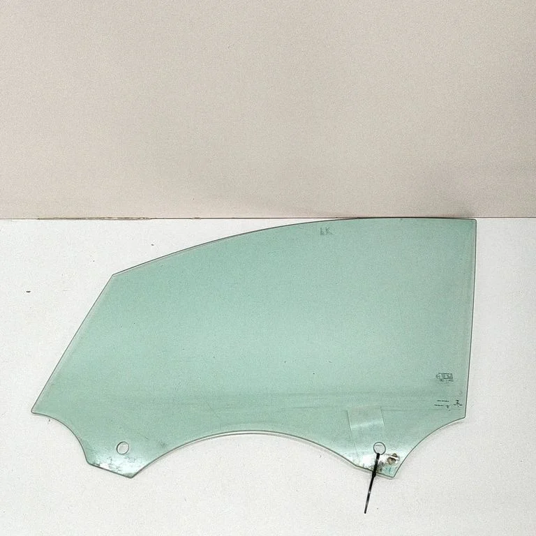 Front door window glass four-door 95B845201