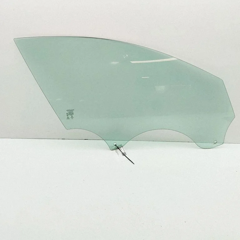 Galvenais priekšējo durvju stikls (četrdurvju) T4N3102