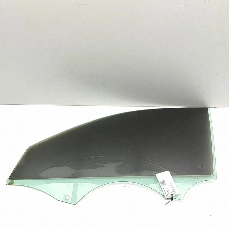 Galvenais priekšējo durvju stikls (četrdurvju) 83A845201