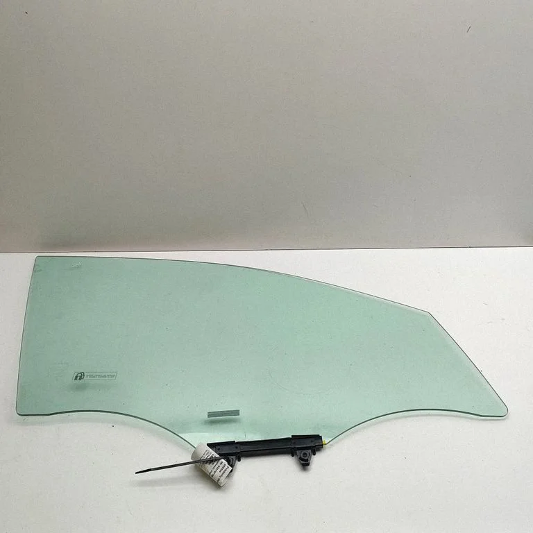 Front door window glass four-door 6810148270
