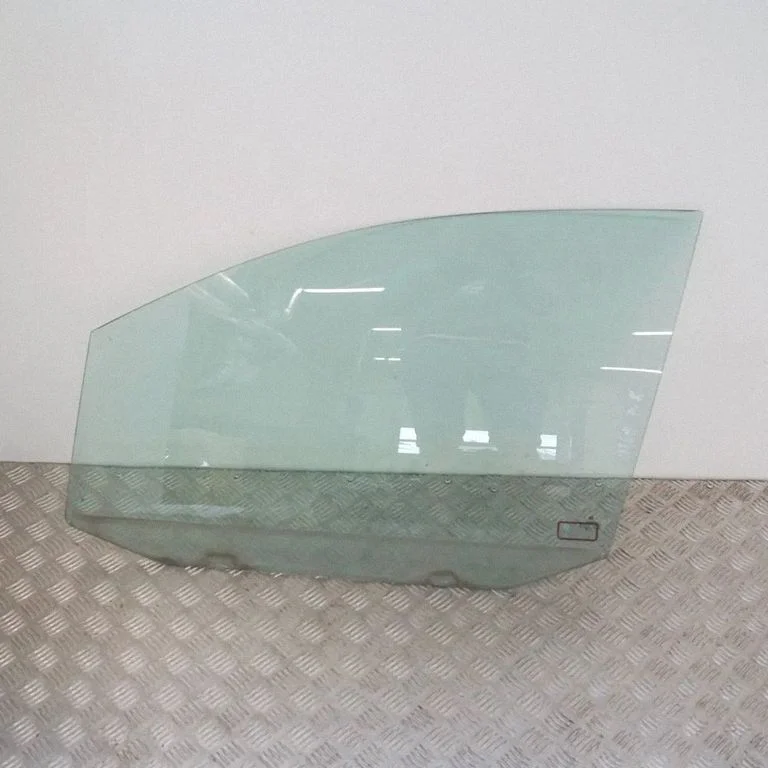 Galvenais priekšējo durvju stikls (četrdurvju) 43R001582