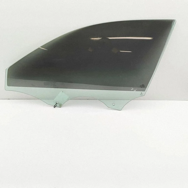 Front door window glass four-door 8V5845201