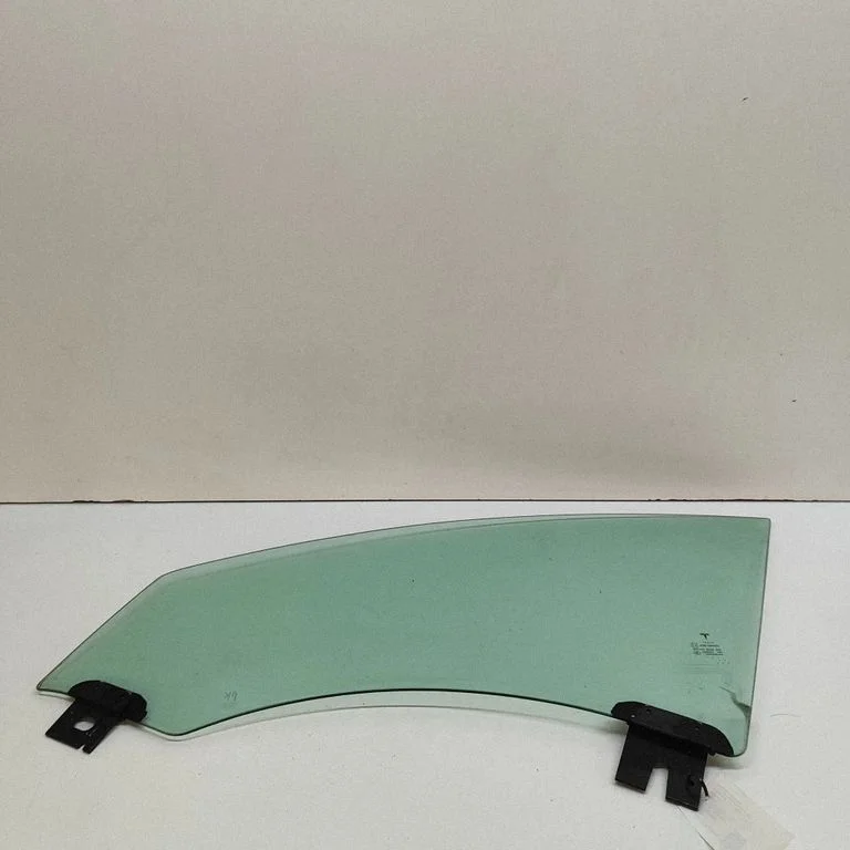 Front door window glass four-door 600654700E