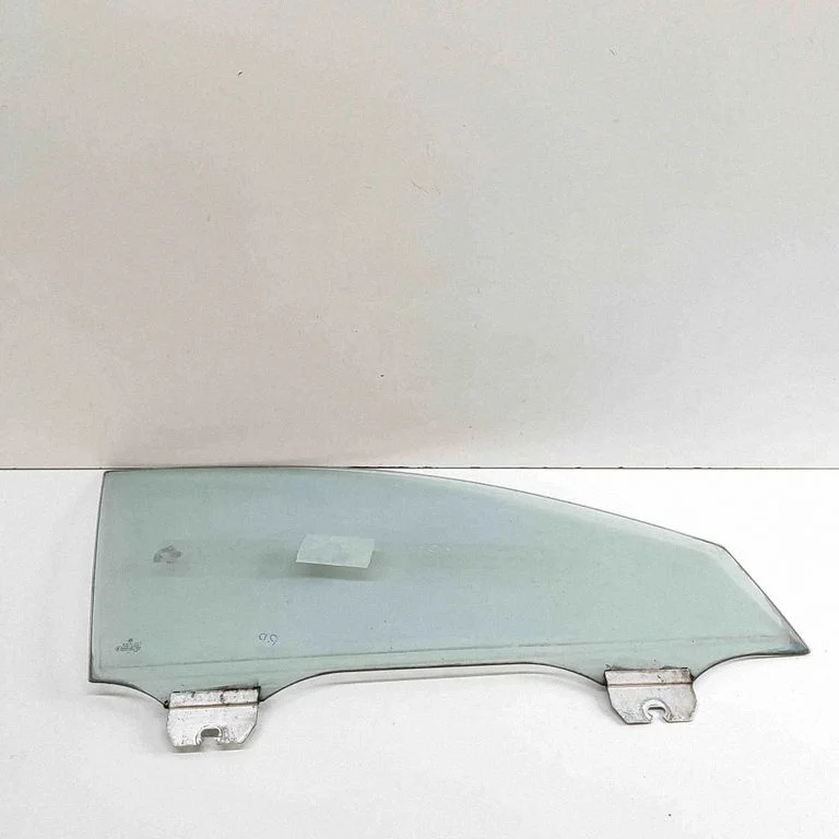 Galvenais priekšējo durvju stikls (četrdurvju) 3D4845022G