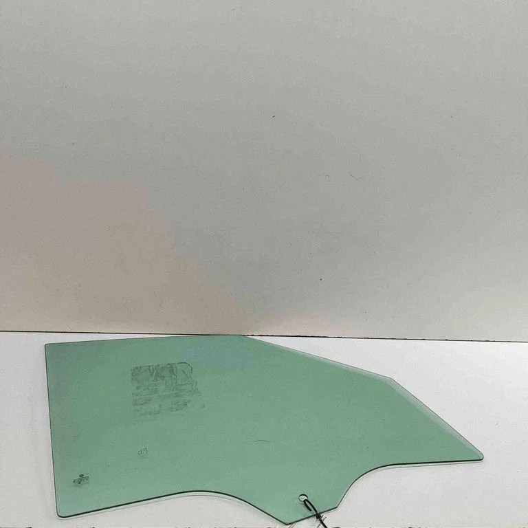 Esiukse põhiklaas (neljaukselise) 7T0845202G