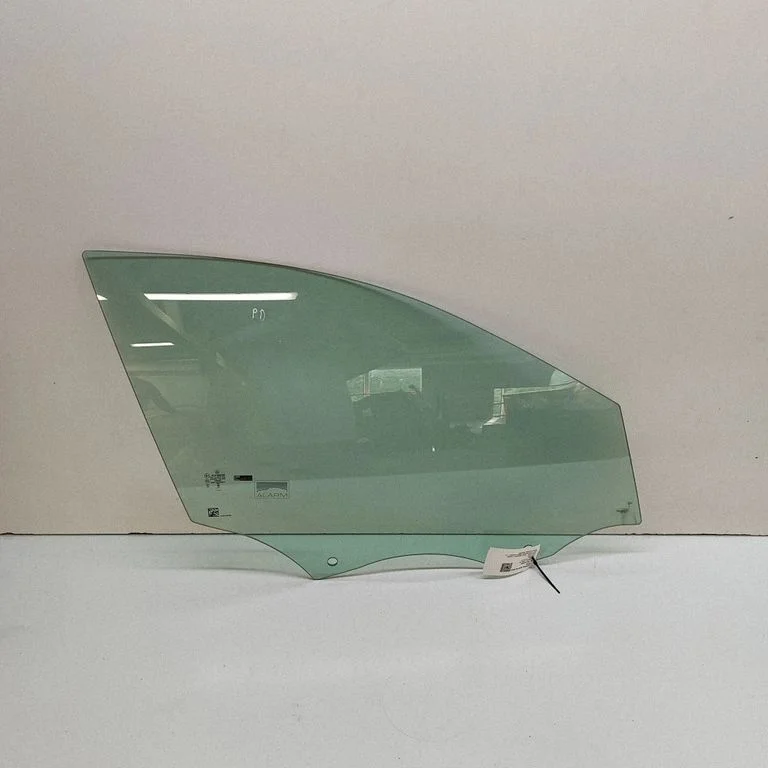 Galvenais priekšējo durvju stikls (četrdurvju) 43R000390