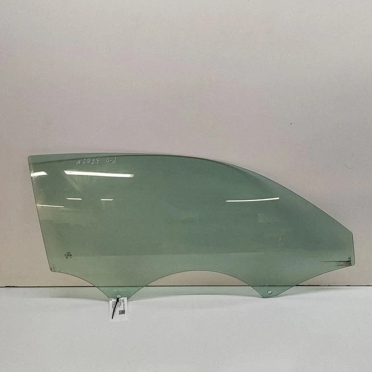 Galvenais priekšējo durvju stikls (četrdurvju) 43R00082