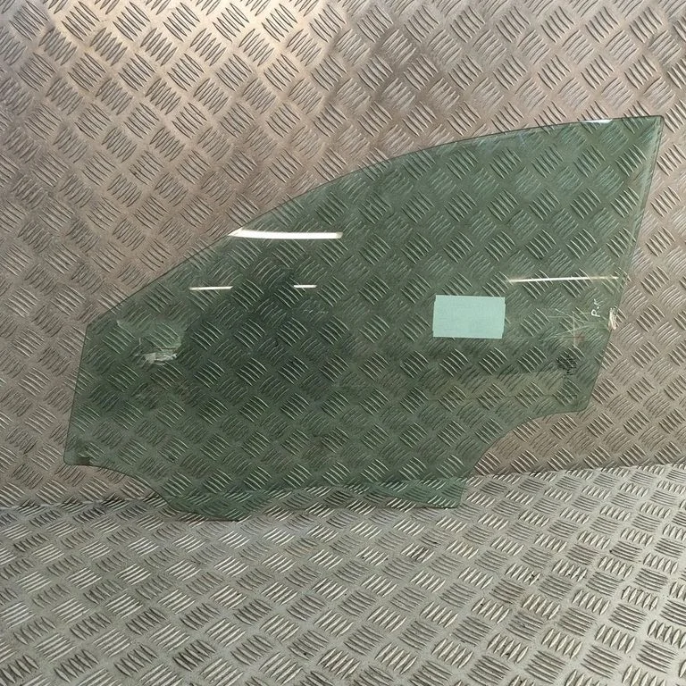 Galvenais priekšējo durvju stikls (četrdurvju) A2057250010