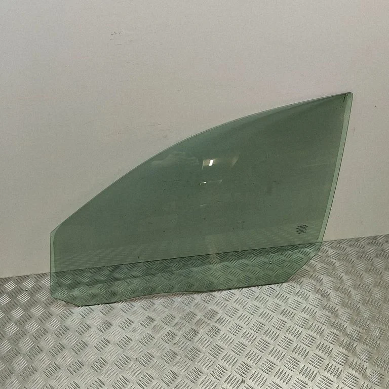 Galvenais priekšējo durvju stikls (četrdurvju) 43R001106