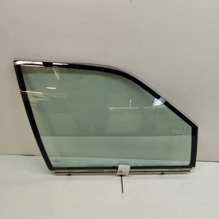 Galvenais priekšējo durvju stikls (četrdurvju) 43R001267