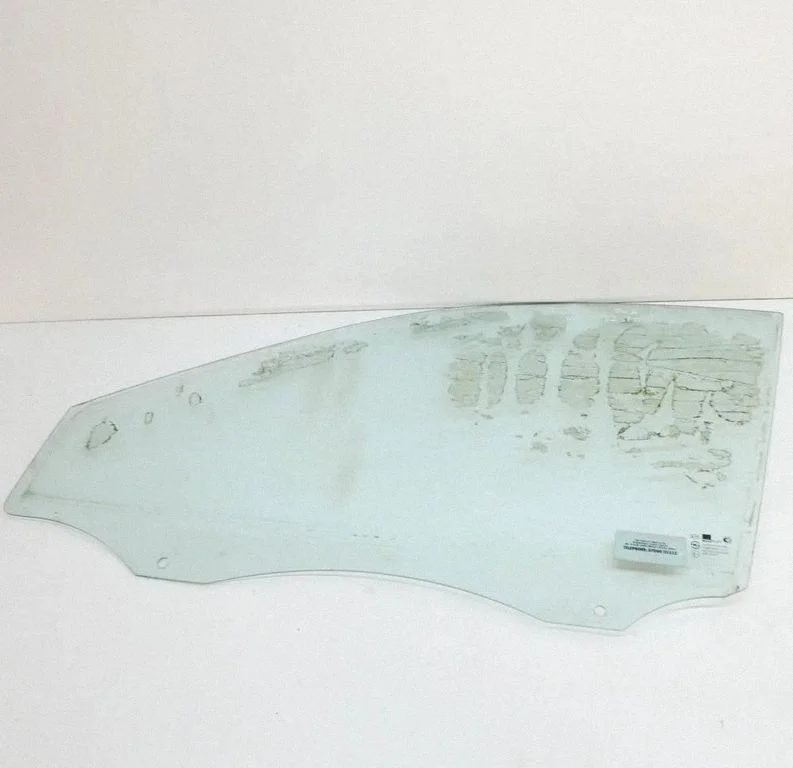 Galvenais priekšējo durvju stikls (četrdurvju) 43R00107
