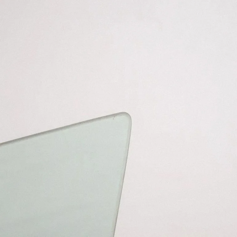 Front door window glass four-door 43R001074
