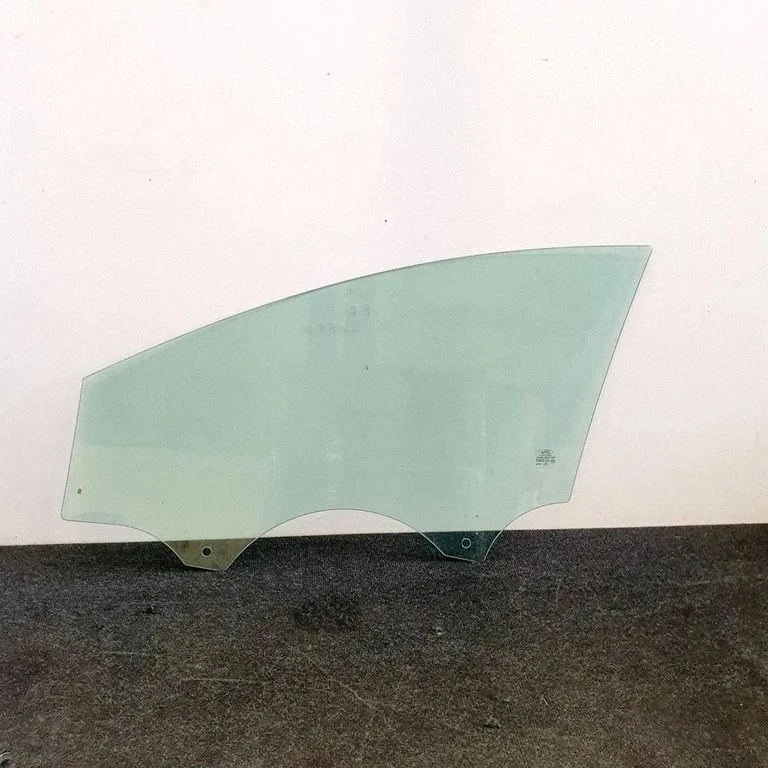 Galvenais priekšējo durvju stikls (četrdurvju) F1EBA21410A