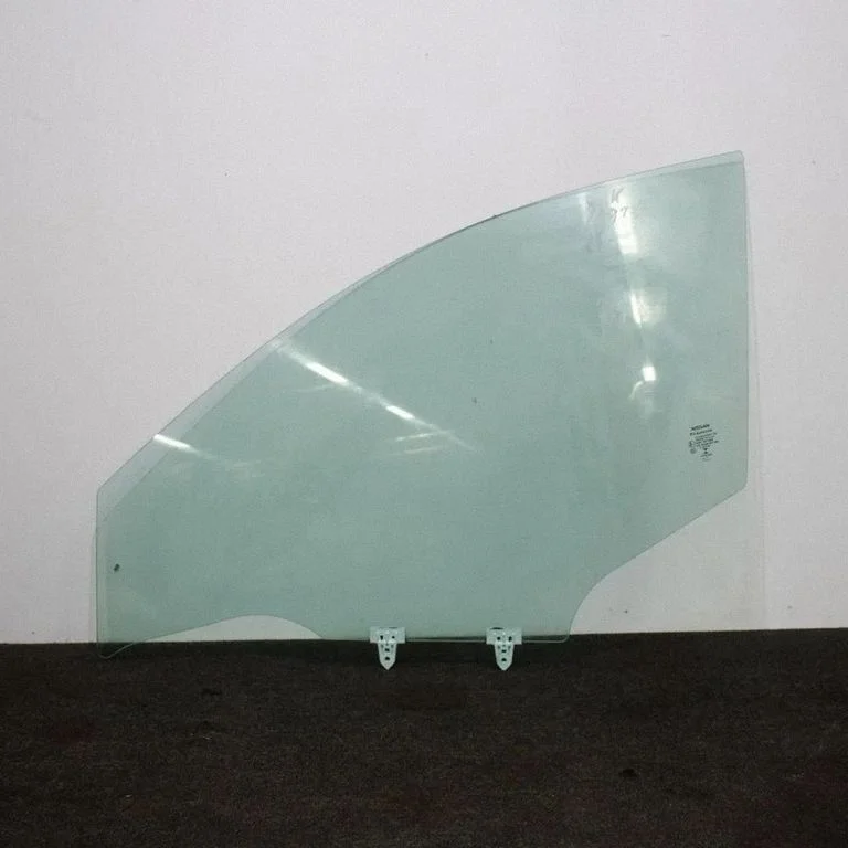Galvenais priekšējo durvju stikls (četrdurvju) 43R001582