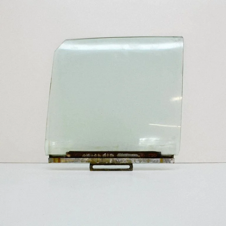 Front door window glass four-door 1087250310