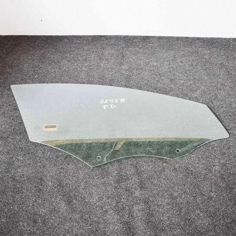 Galvenais priekšējo durvju stikls (četrdurvju) 43R00049