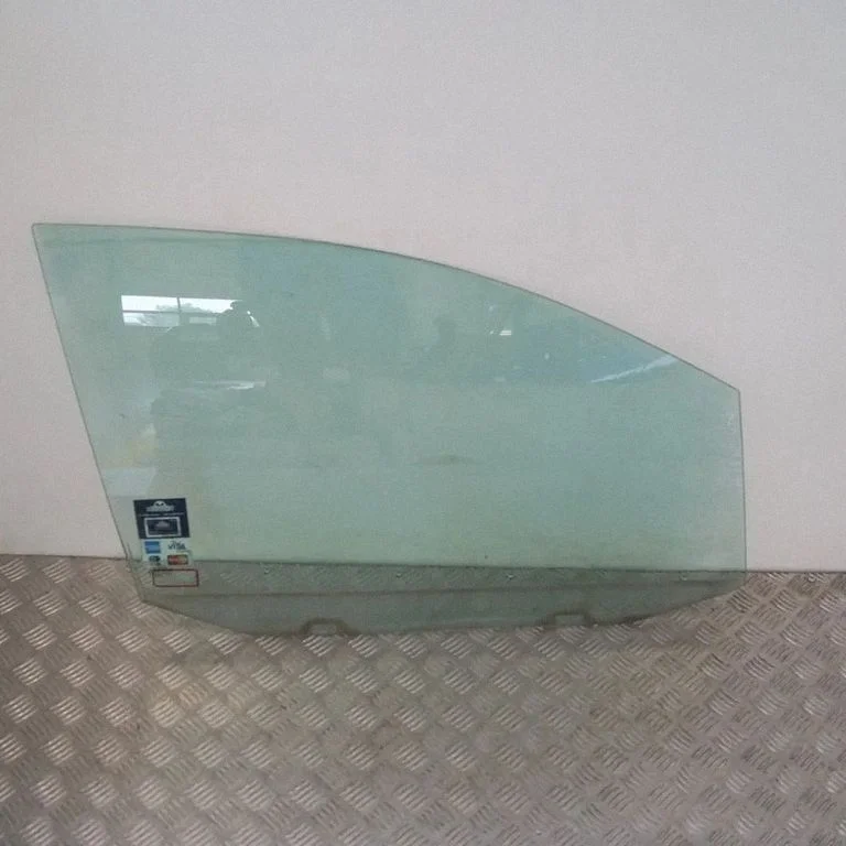 Galvenais priekšējo durvju stikls (četrdurvju) 43R001582