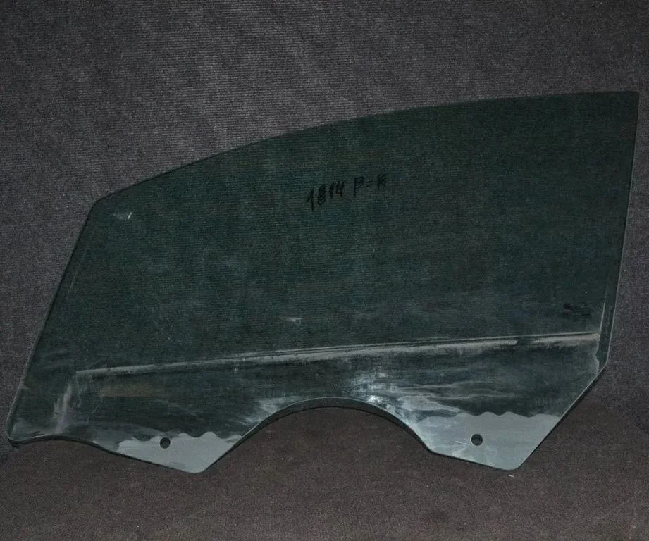 Galvenais priekšējo durvju stikls (četrdurvju) 43R001582E000199