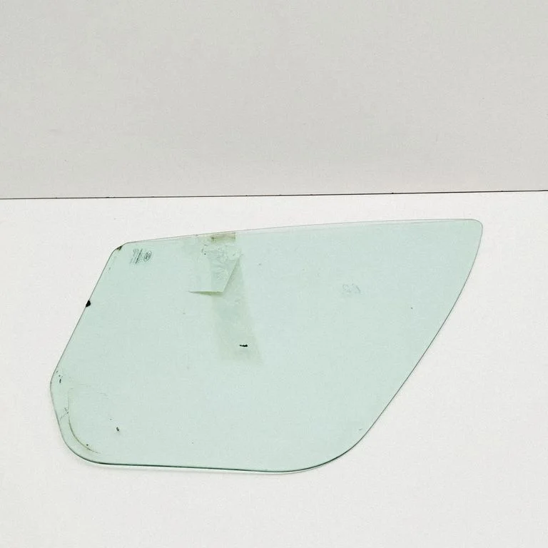 Szyba trójkątna drzwi przednich (4-drzwiowe) 43R00098
