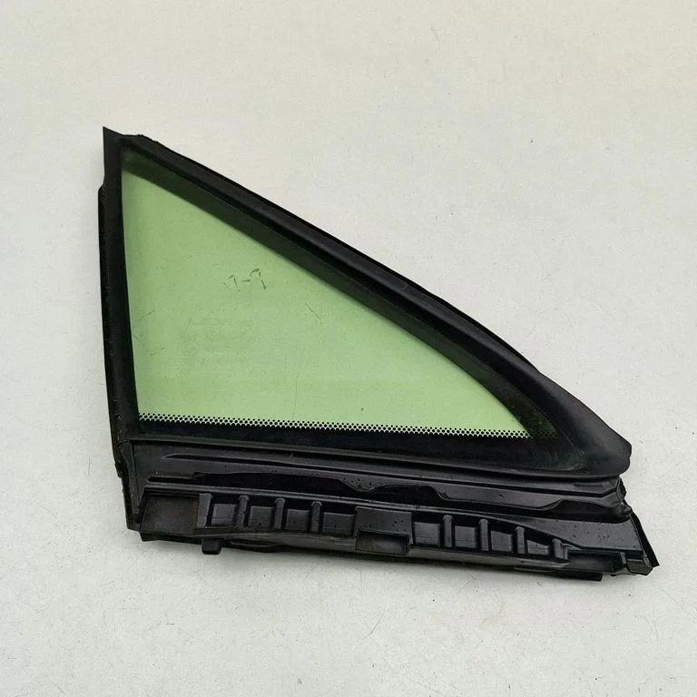 Front door vent window glass four-door 6821548010