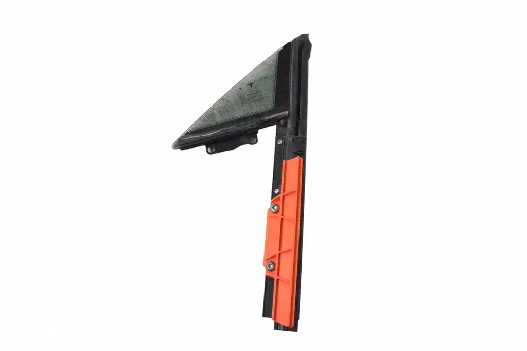 Front door vent window glass four-door 43R001074